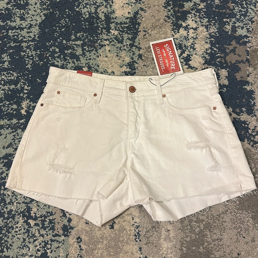 white levi’s